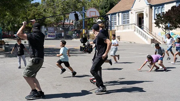 Behind the scenes photo 7